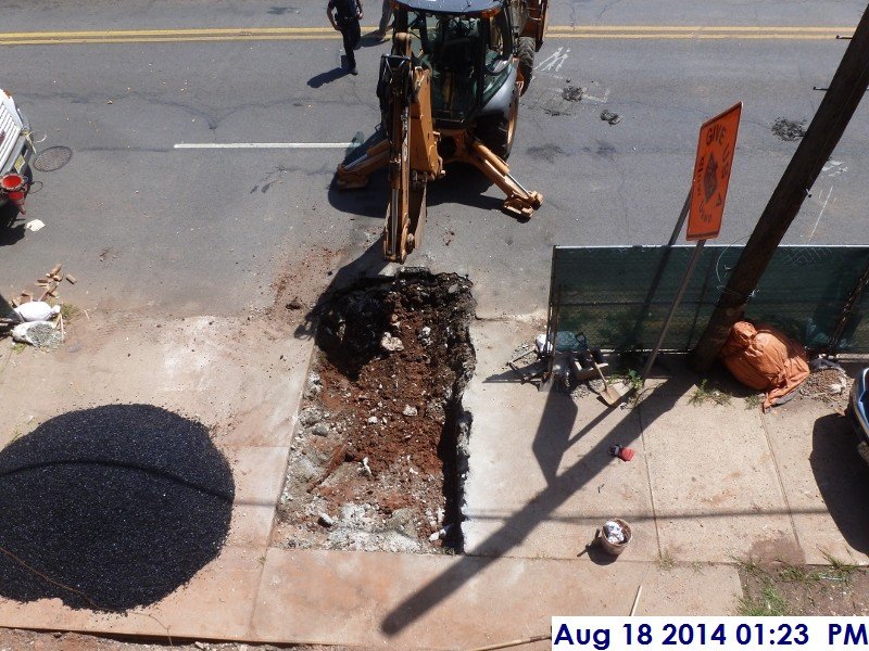 Excavation for the water tie in at Rahway Ave.  (800x600)